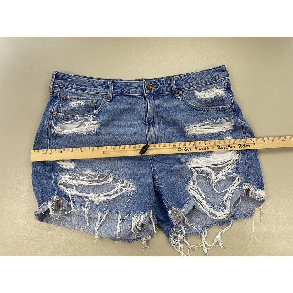 American Eagle Tomgirl Jean Shorts Womens 14 Blue Distressed Boyfriend 37x5 - Picture 4 of 15